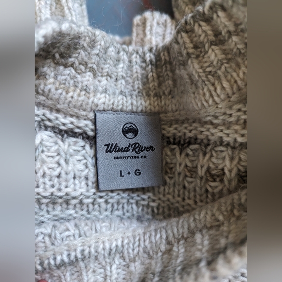 💙 WIND RIVER 💙 Oversized Sweater, Neutral Colors - Picture 3 of 6